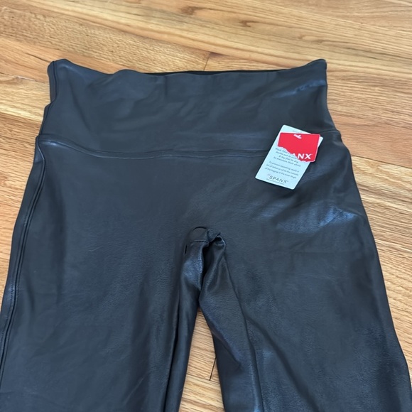 SPANX Faux Leather legging - Picture 3 of 6